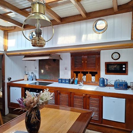 Historic Wooden Ship 'MFV119' East Cowes Exterior foto