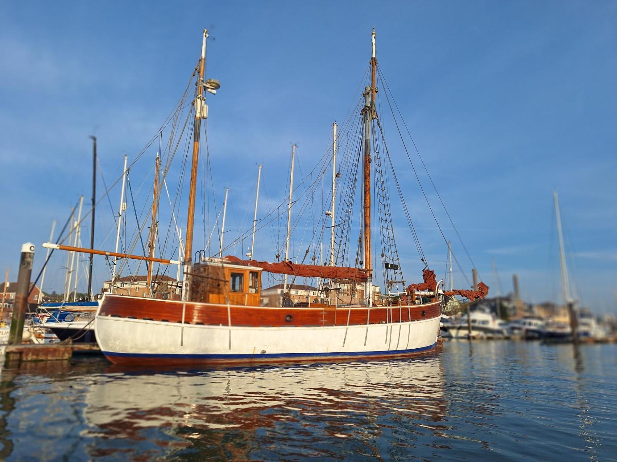 Historic Wooden Ship 'MFV119' East Cowes Exterior foto