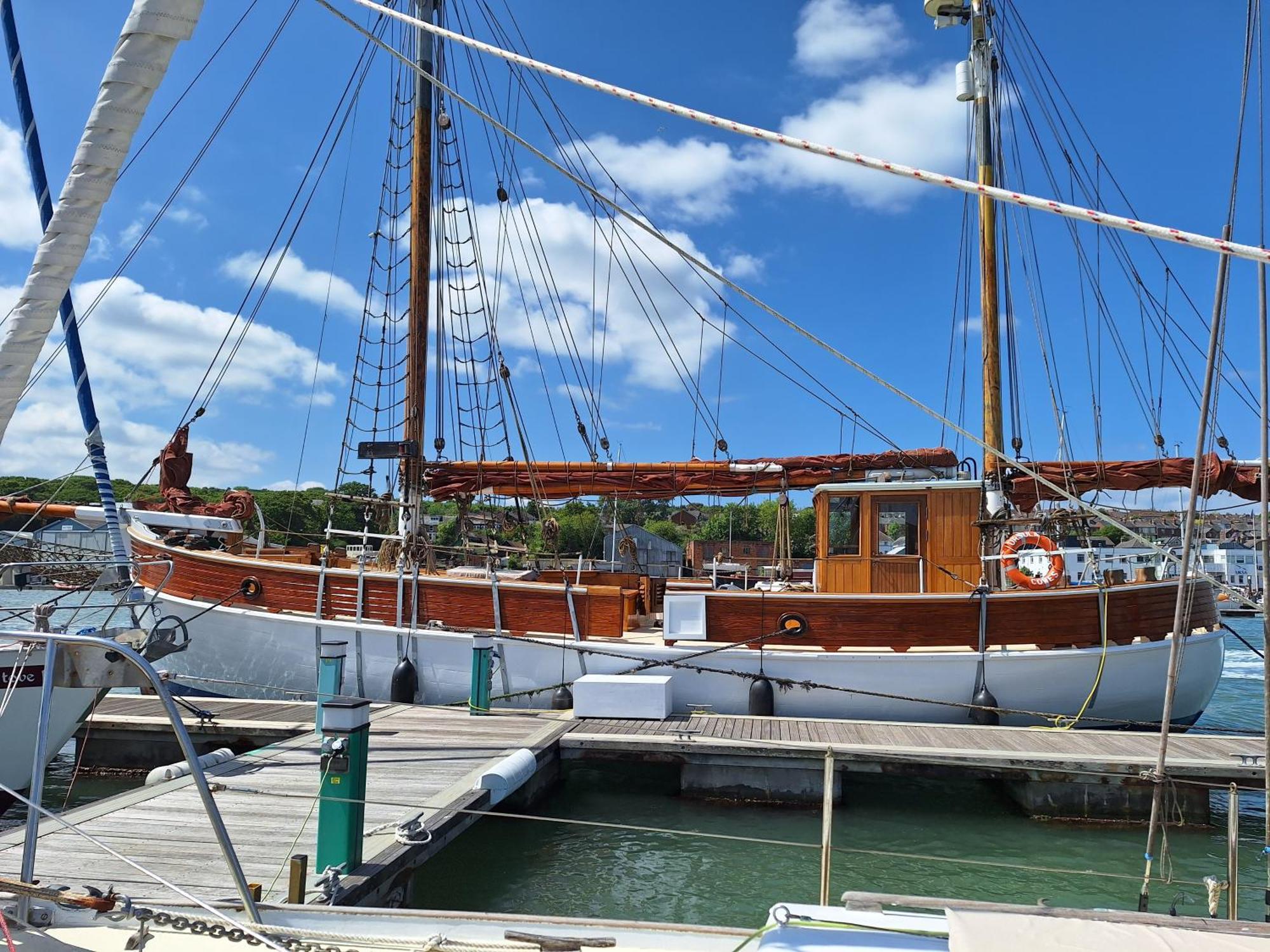 Historic Wooden Ship 'MFV119' East Cowes Exterior foto